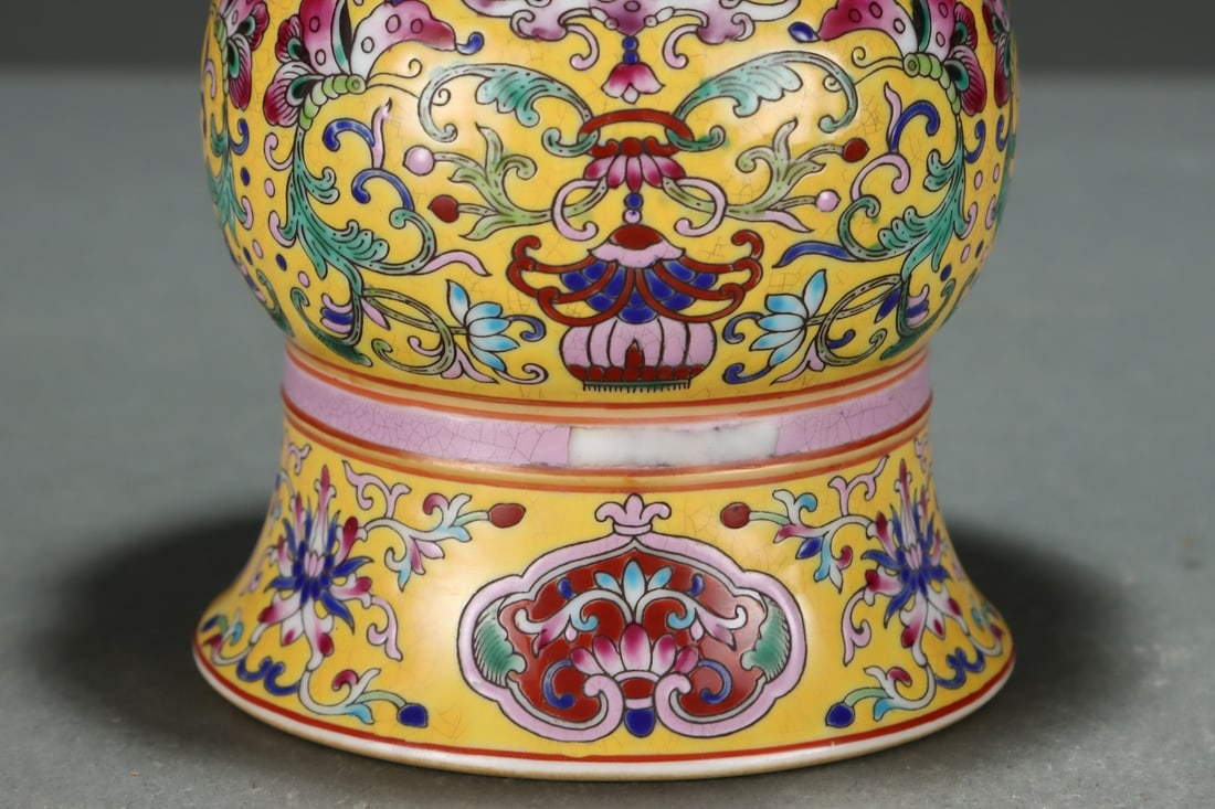 An Exquisite Yellow Ground Dragon Pattern Flower Pattern Vase - 6