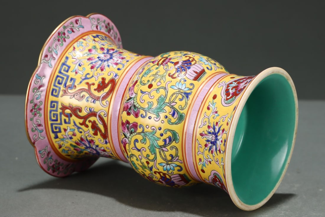 An Exquisite Yellow Ground Dragon Pattern Flower Pattern Vase - 8