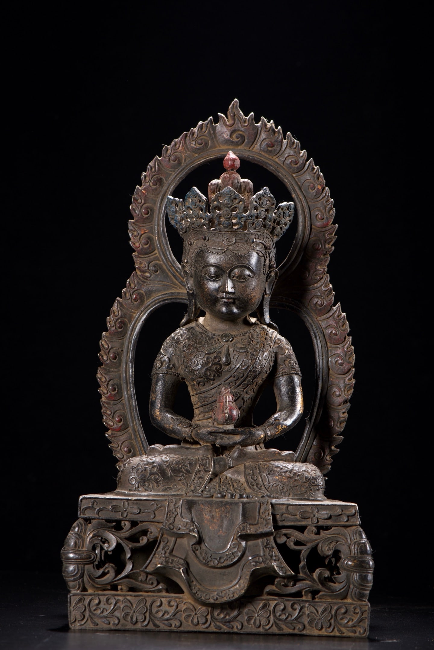 An Exquisite Gilt Bronze Statue of Amitayus: An Exquisite Gilt Bronze Statue of Amitayus,Qing Dynasty,China,Size:16.1inx9.1inx5.9in,Weight:3625g,铜鎏金无量寿佛像,中国清代