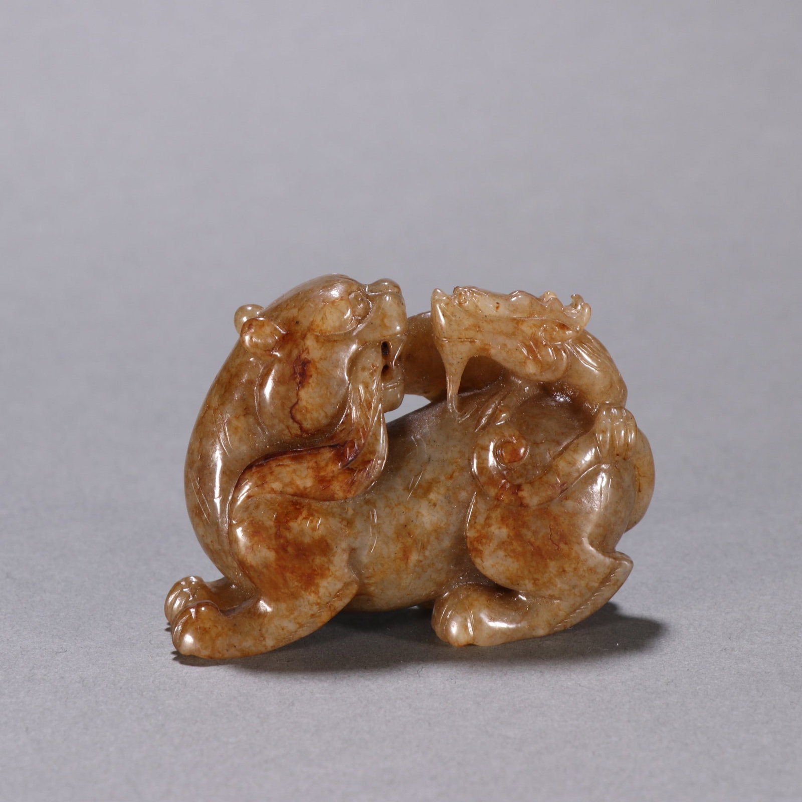 An Exquisite White Jade Auspicious Animal Ornament: An Exquisite White Jade Auspicious Animal Ornament,Han Dynasty,China,Size:2inx2.7in,白玉瑞兽摆件,中国汉代