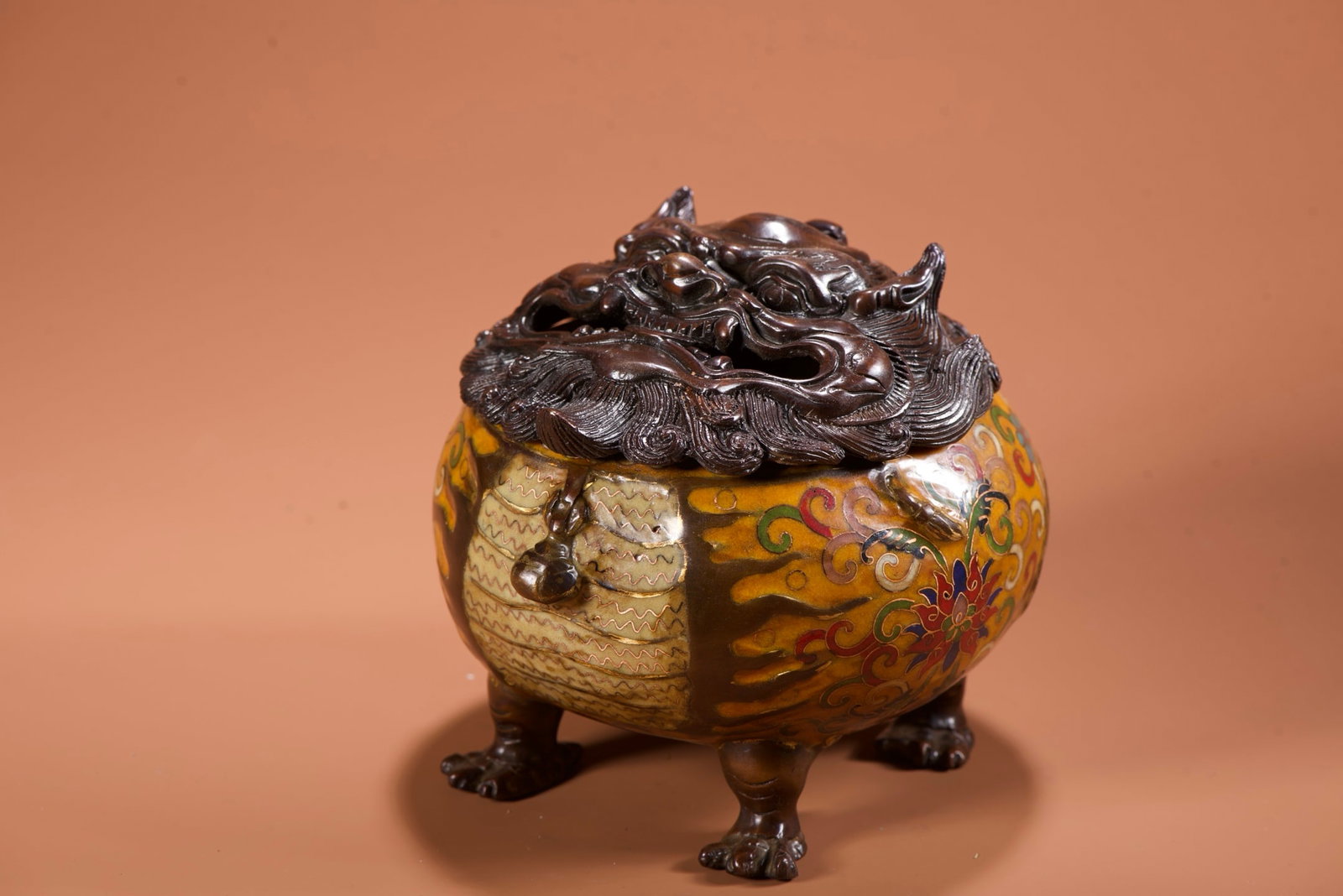 An Exquisite Cloisonne Lotus Pattern with Cover four legs Censer: An Exquisite Cloisonne Lotus Pattern with Cover four legs Censer,Ming Dynasty,China,with Xuande Four-character Mark,Size:5.5inx5.1in,Weight:1380g,景泰蓝缠枝莲ಬ