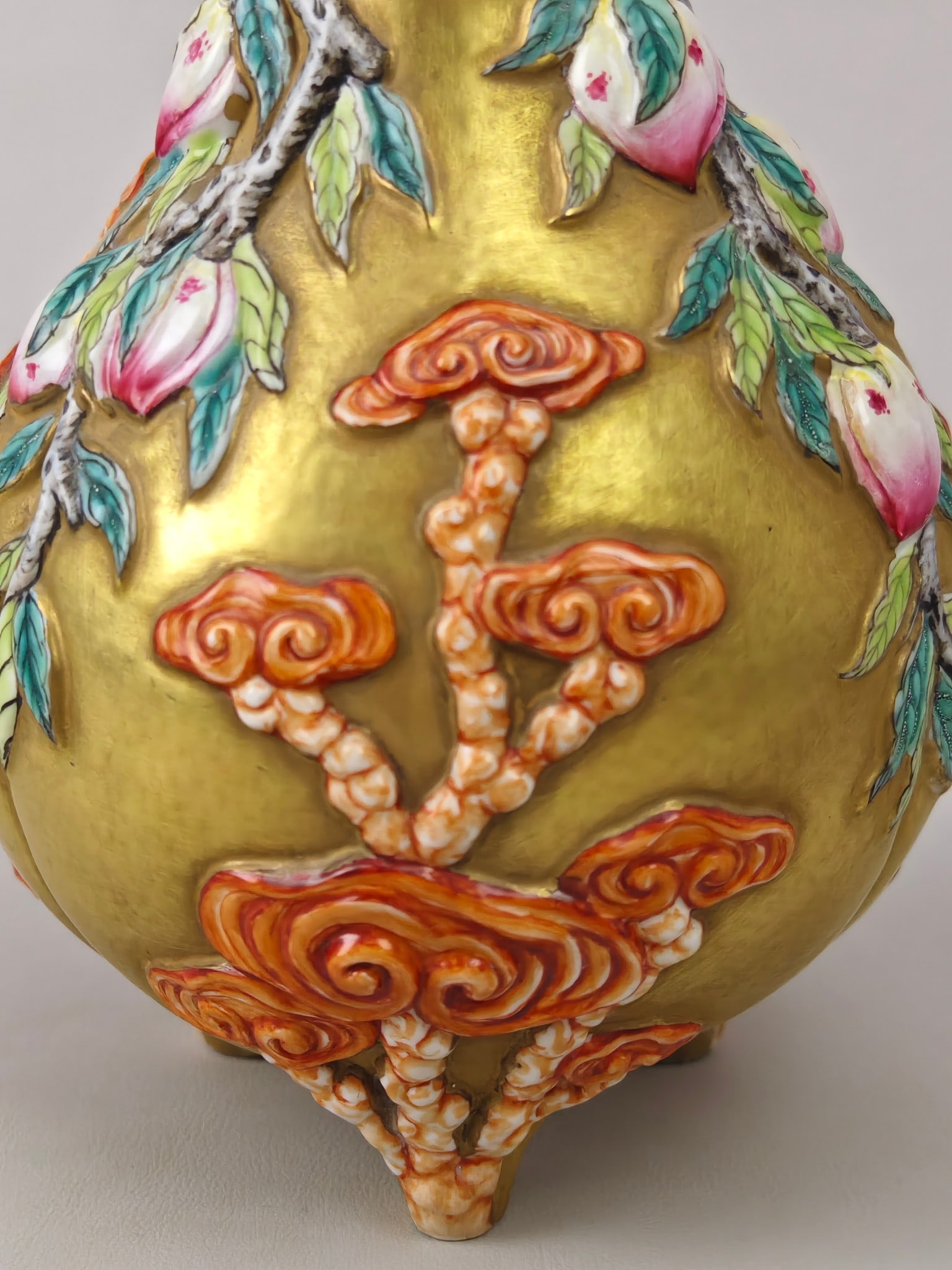 Peach Pattern Tripod Vase - 5
