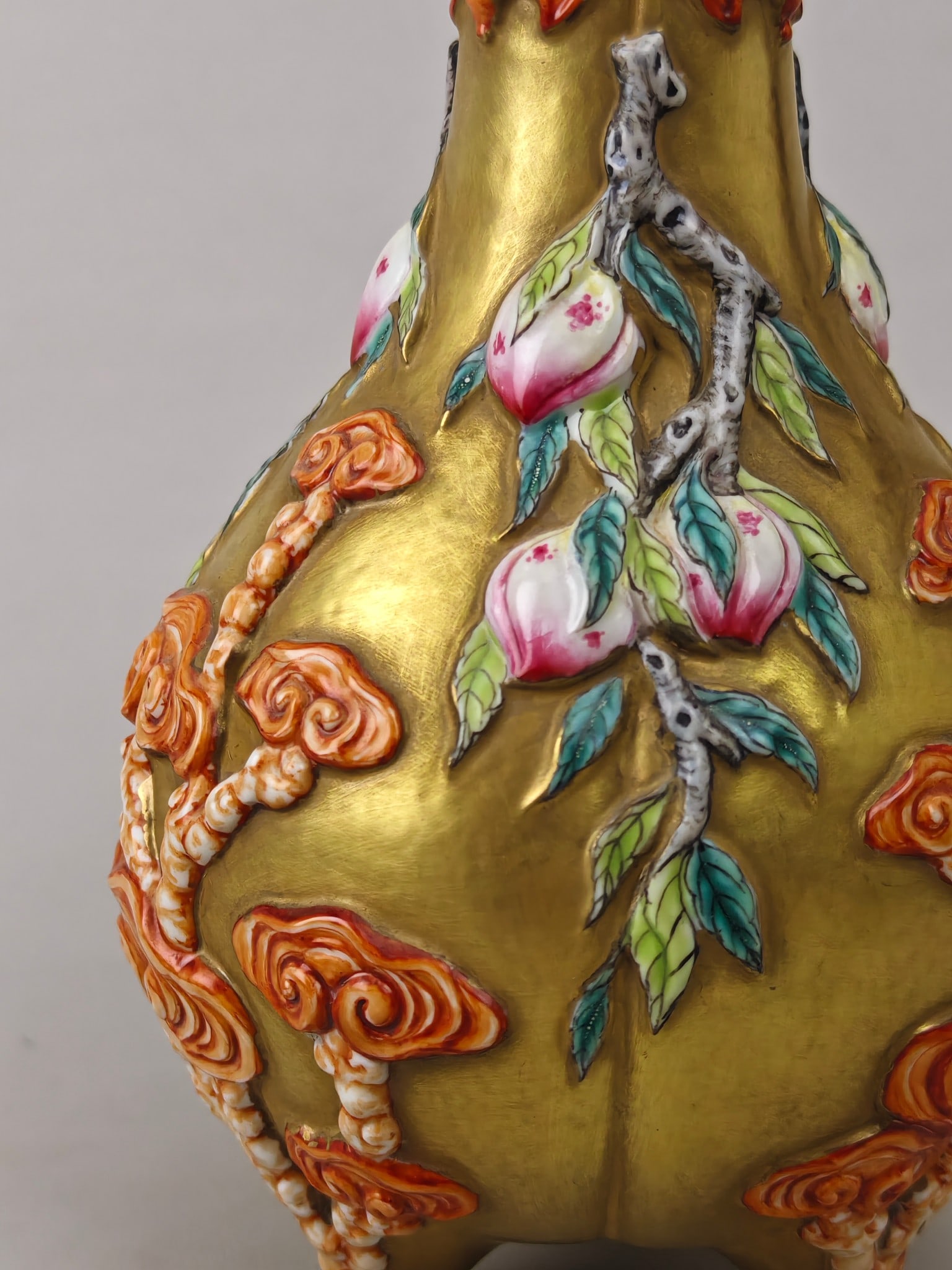 Peach Pattern Tripod Vase - 6