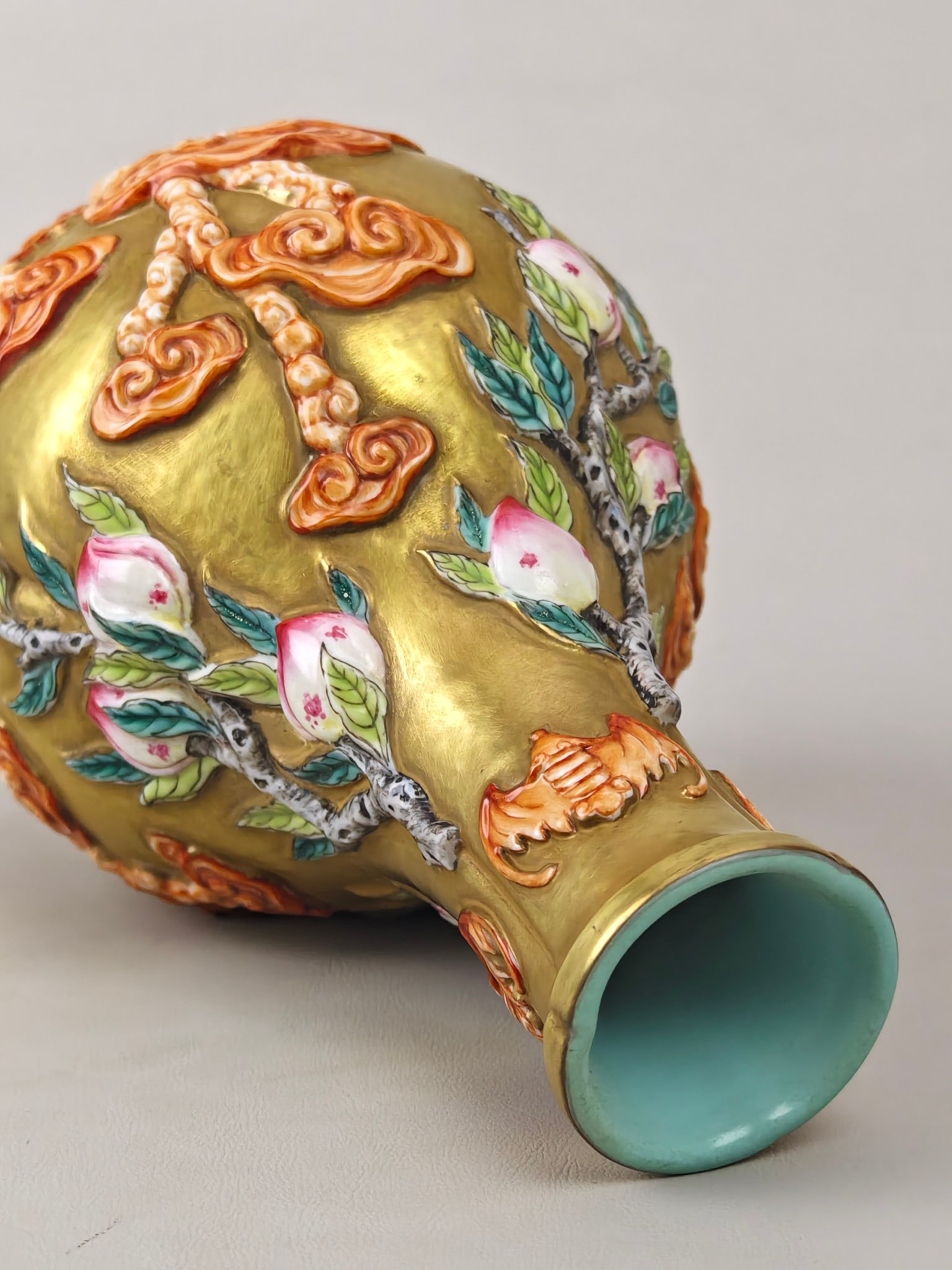 Peach Pattern Tripod Vase - 7