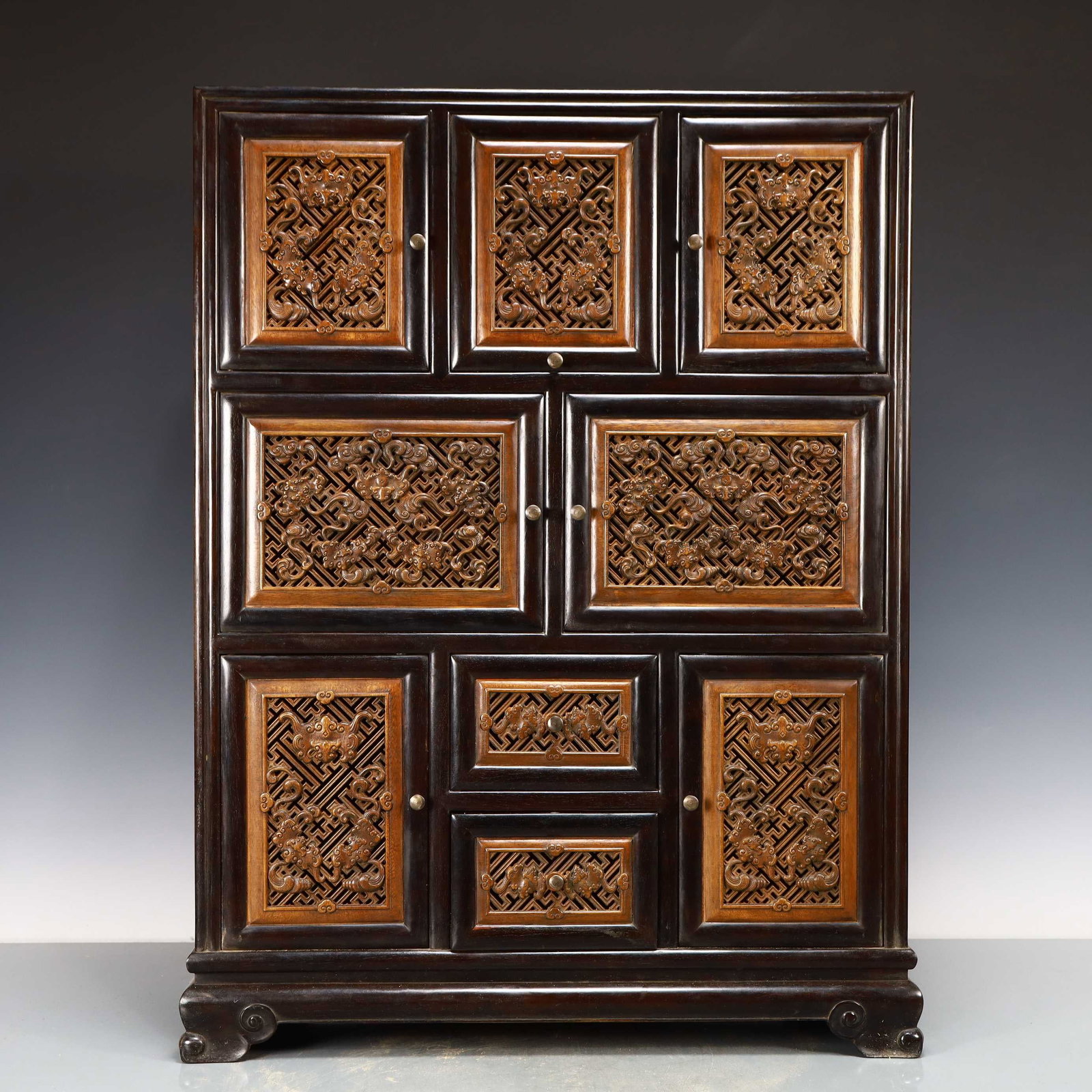 An Exquisite Zitanwood Golden Phoebe Bats Pattern Cabinet: An Exquisite Zitanwood Golden Phoebe Bats Pattern Cabinet,Qing Dynasty,China,Size:18.5inx7.1inx24.8in,Weight:8650g,紫檀木镶金丝楠木蝙蝠ń