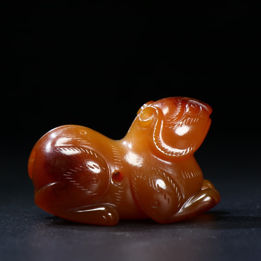 An Exquisite Agate Auspicious Animal Ornament: An Exquisite Agate Auspicious Animal Ornament,Han Dynasty,China,Size:2.3inx1.6inx1.2in,Weight:83g,玛瑙瑞兽摆件,中国汉代