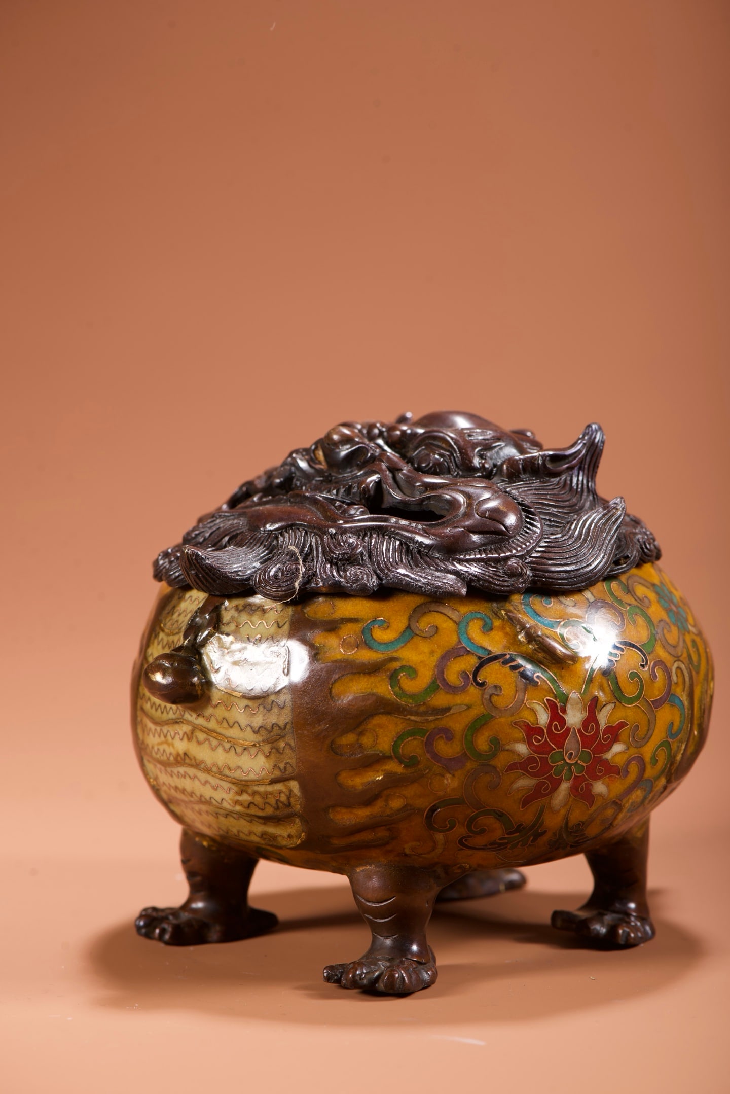 An Exquisite Cloisonne Lotus Pattern with Cover four legs Censer: An Exquisite Cloisonne Lotus Pattern with Cover four legs Censer,Ming Dynasty,China,with Xuande Four-character Mark,Size:5.5inx5.1in,Weight:1380g,景泰蓝缠枝莲ಬ