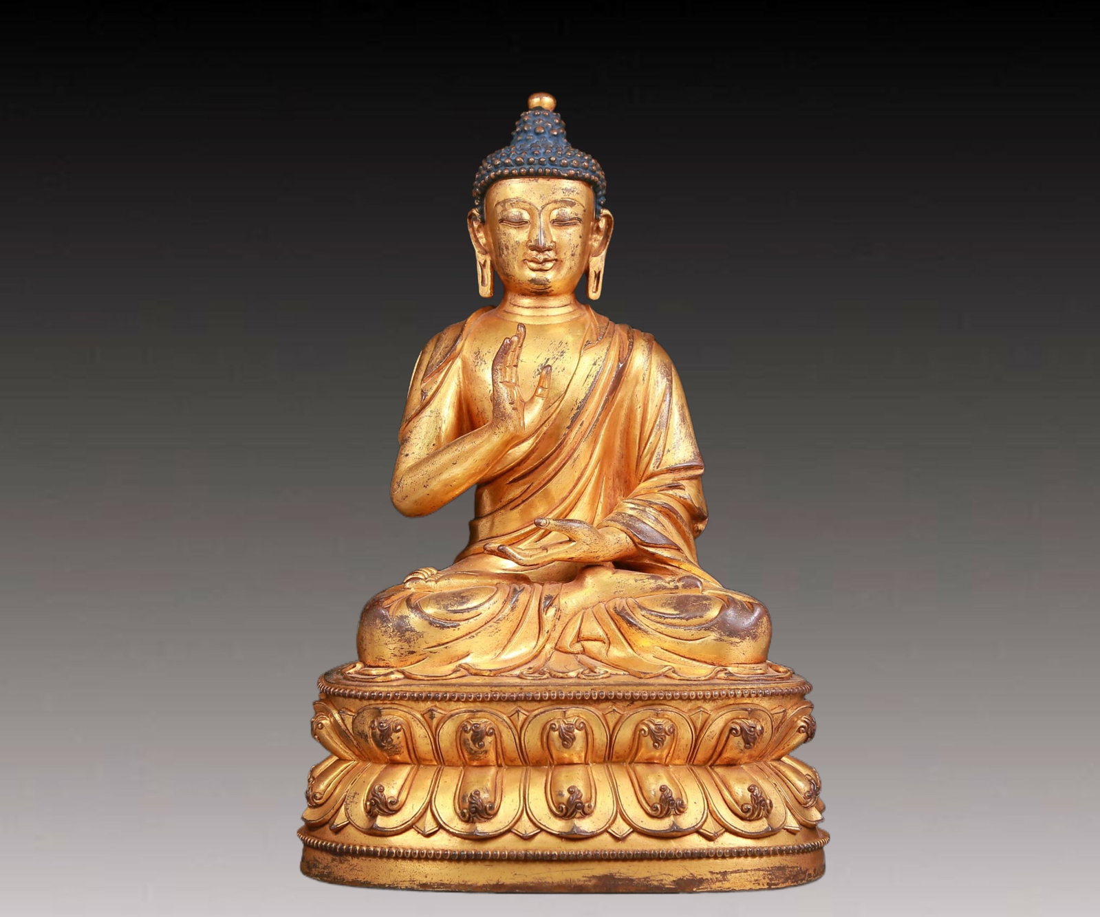A solemn gilt bronze statue of Sakyamuni (1 of 13)