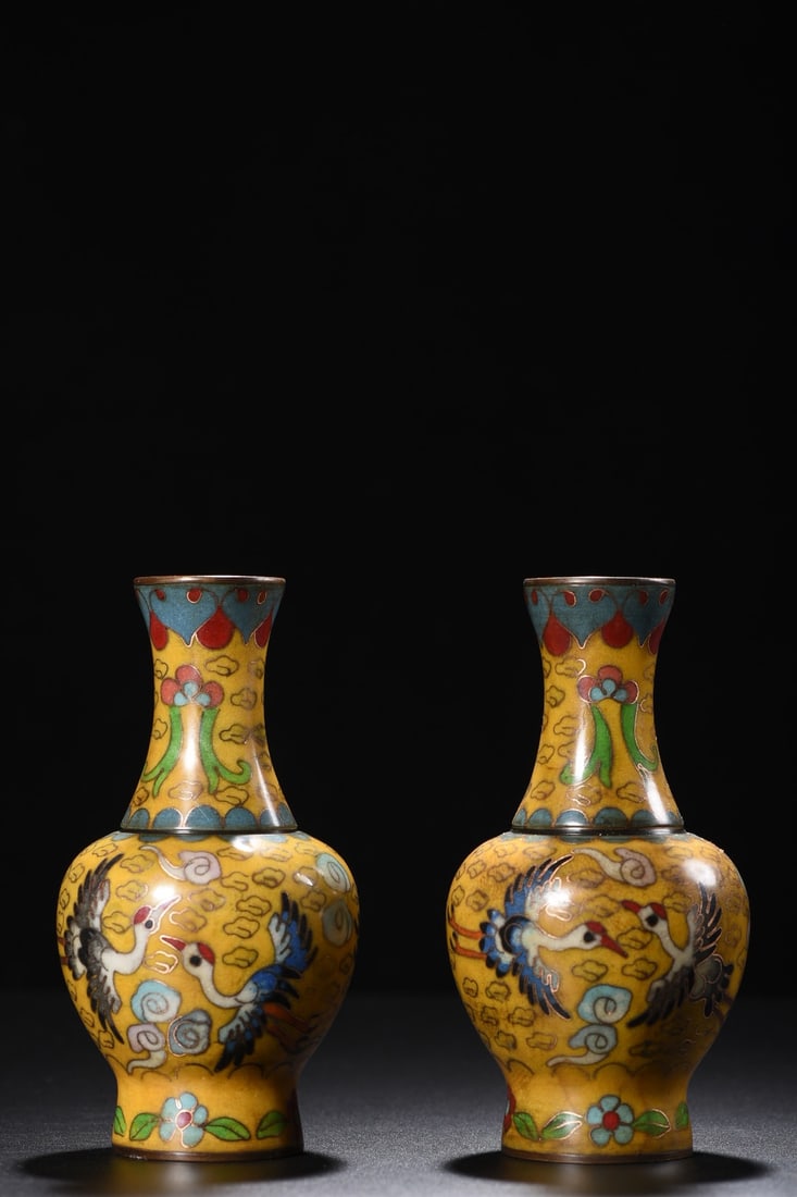 A Pair of Exquisite Cloisonne Crane Pattern Vases: A Pair of Exquisite Cloisonne Crane Pattern Vases,Qing Dynasty,China,With Mark,Size:5.9inx3.1inx1.6in*2,Weight:1100g,一对景泰蓝鹤纹瓶,中国&#