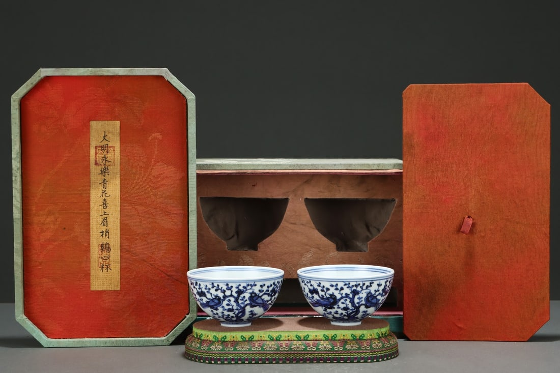 A Pair of Exquisite Blue and White Flower and Bird Pattern Cups: A Pair of Exquisite Blue and White Flower and Bird Pattern Cups,Ming Dynasty, China , Yongle Four-character