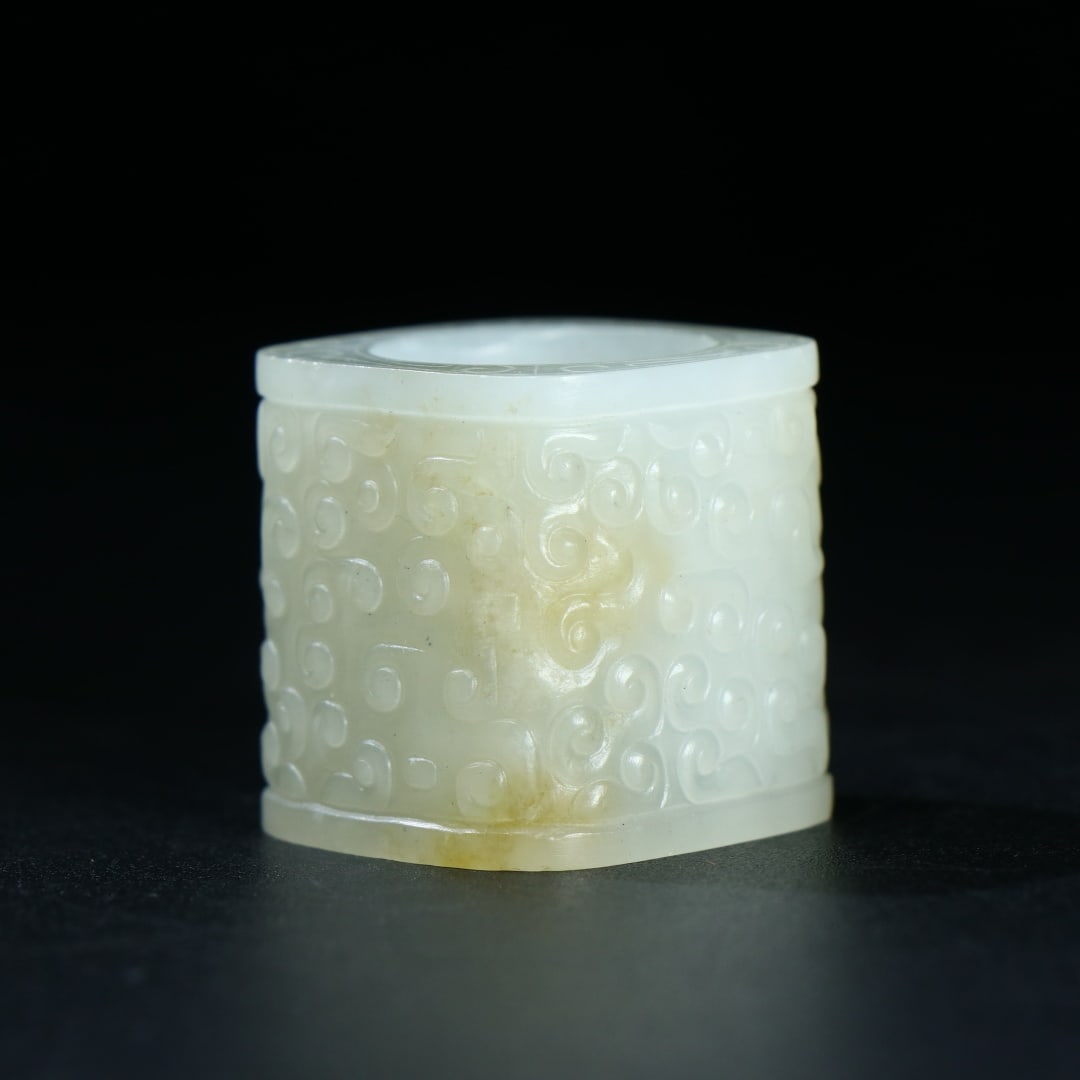 An Exquisite White Jade Auspicious Cloud Pattern Ring - 4