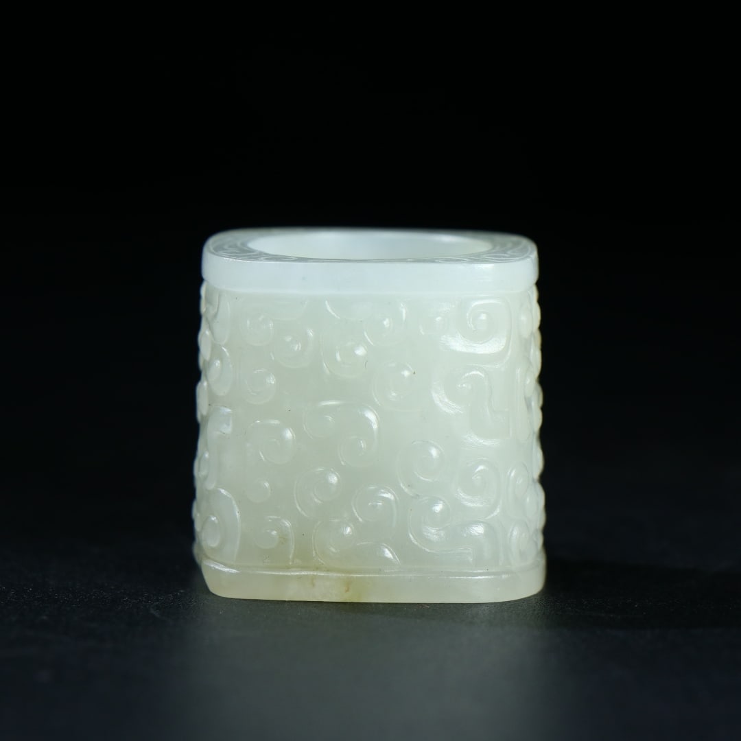 An Exquisite White Jade Auspicious Cloud Pattern Ring - 6