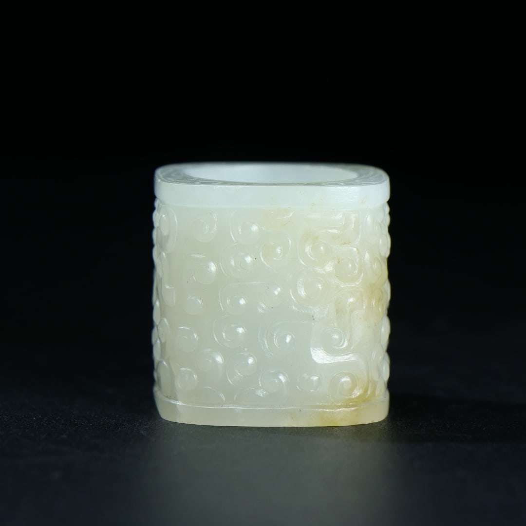 An Exquisite White Jade Auspicious Cloud Pattern Ring - 7