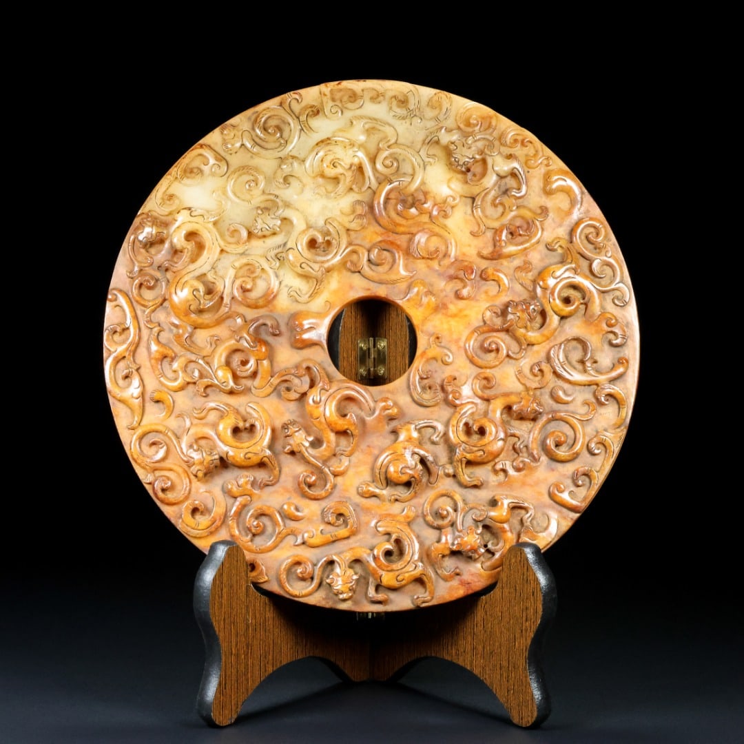 An Exquisite White Jade Dragon Pattern Ornament: An Exquisite White Jade Dragon Pattern Ornament,Han Dynasty,China,Size:8.7inx8.7inx0.6in,Weight:1115g,白玉龙纹摆件,中国汉代