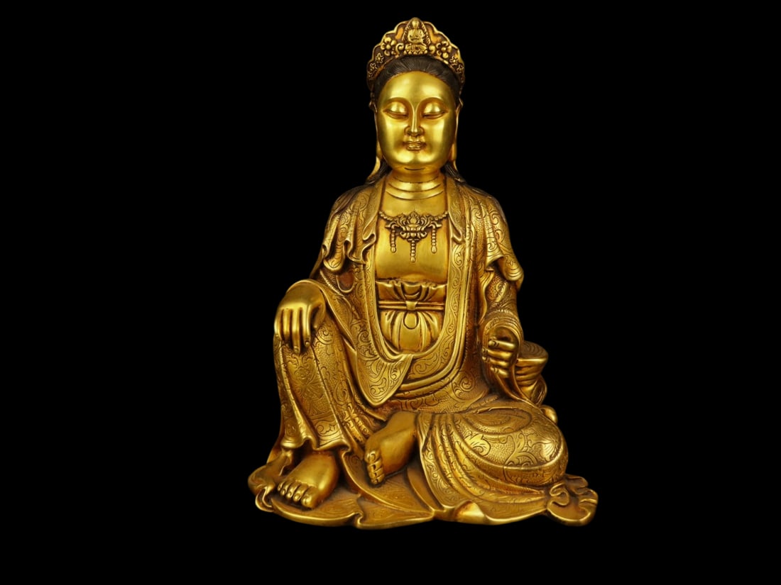 An Exquisite Gilt Bronze Buddha Statue: An Exquisite Gilt Bronze Buddha Statue,Qing Dynasty,China,Size:8.3inx6.3inx11.8in,Weight:6302g,铜鎏金佛像,中国清代
