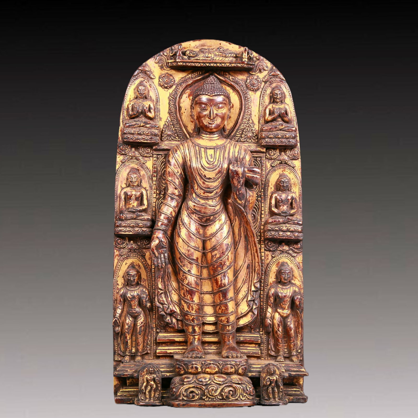 A solemn gilt bronze statue of Sakyamuni: A solemn gilt bronze statue of Sakyamuni,Qianlong seven-character mark,Qing Dynasty,China. The face of the Buddha has a calm,kind and serene expression,and the hands and fingers show beautiful lines