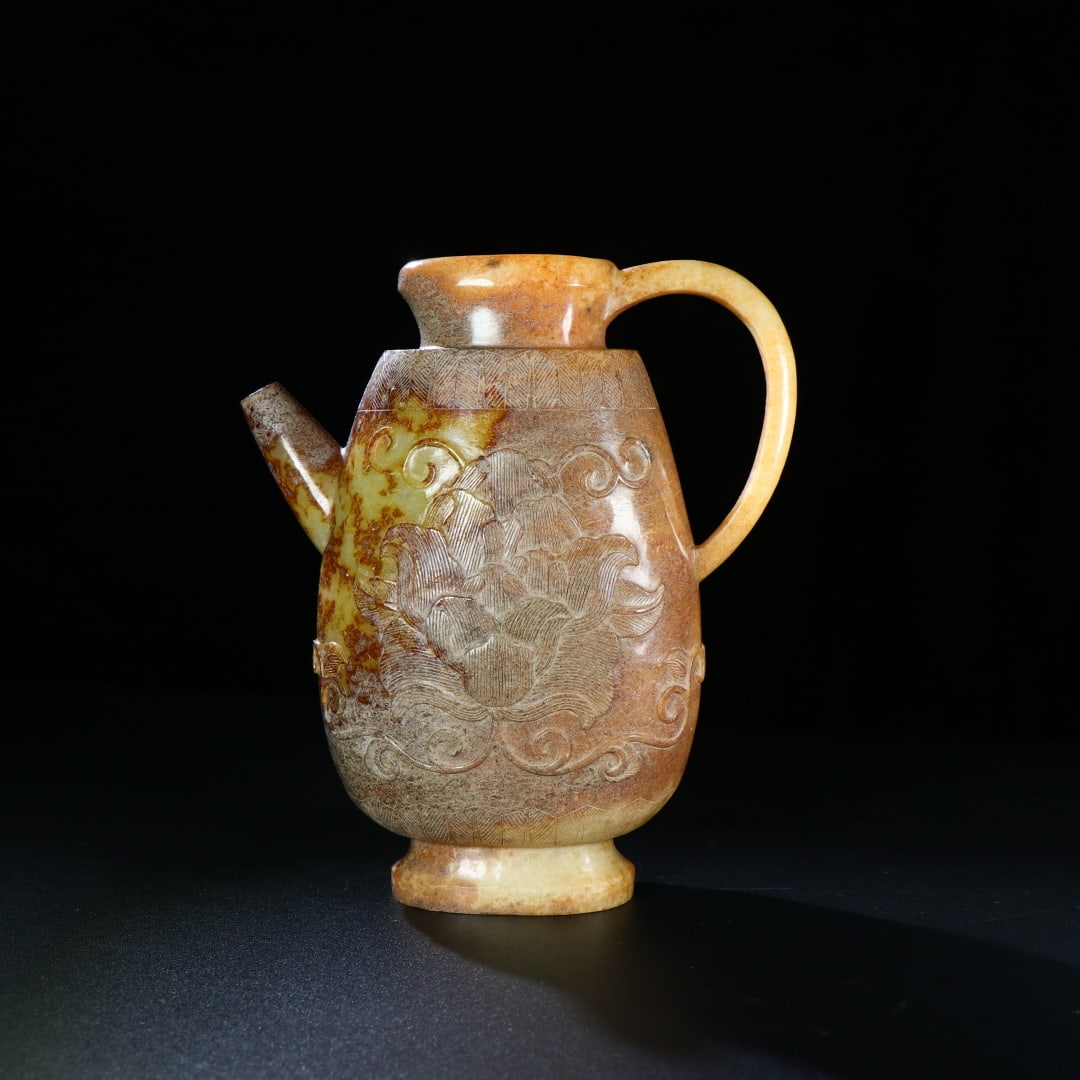 An Exquisite White Jade Flower Pattern Ewer: An Exquisite White Jade Flower Pattern Ewer,Han Dynasty,China,Size:5.1inx6.1inx2.4in,Weight:500g,白玉花卉纹执壶,中国汉代