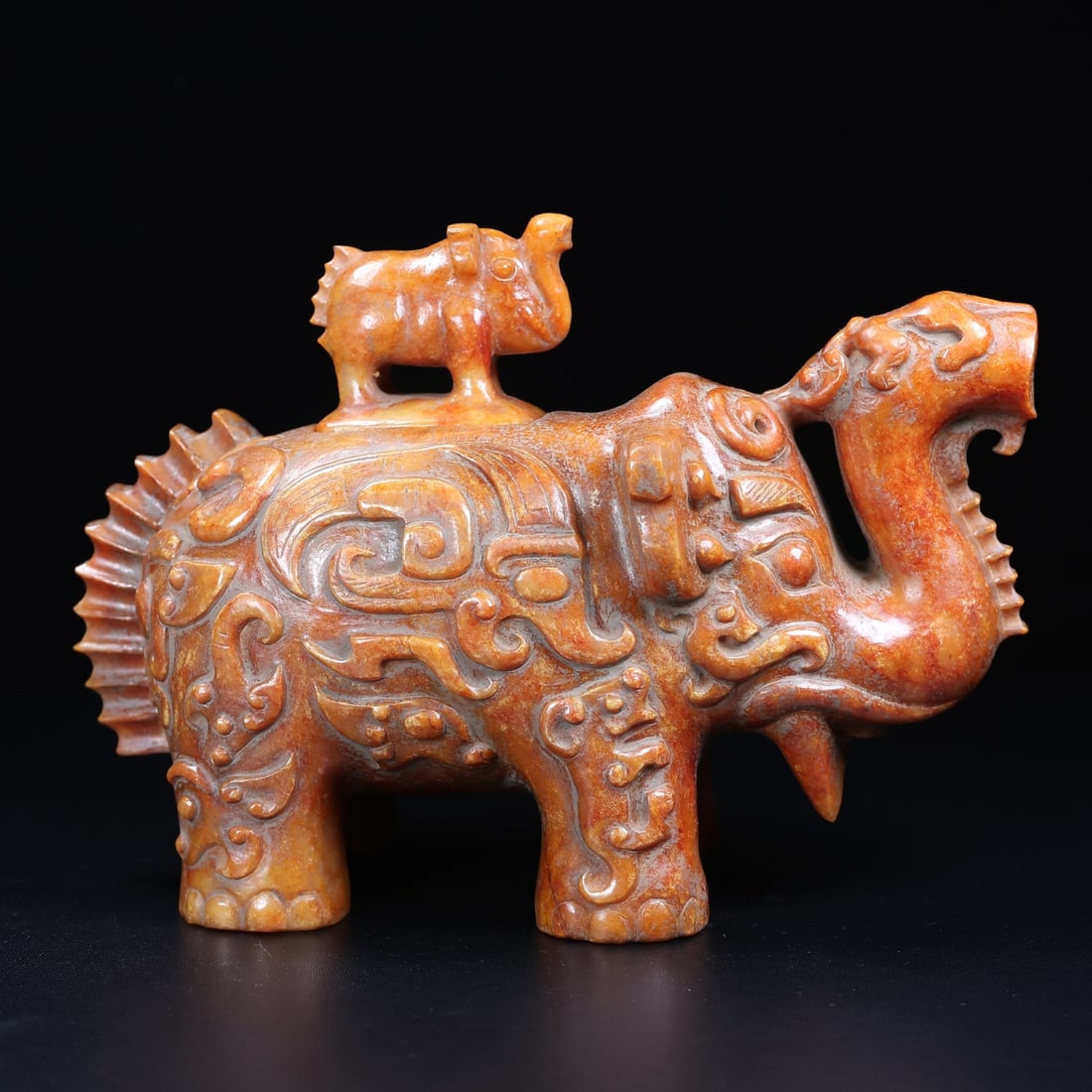 An Exquisite White Jade Elephant Ornament: An Exquisite White Jade Elephant Ornament,Han Dynasty,China,Size:9.8inx7inx4.9in,Weight:3689g,白玉大象摆件,中国汉代