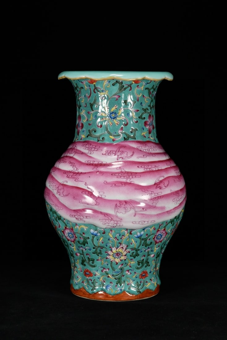 An Exquisite Enamel Flower Pattern Vase - 3