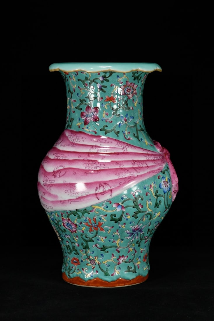 An Exquisite Enamel Flower Pattern Vase - 4