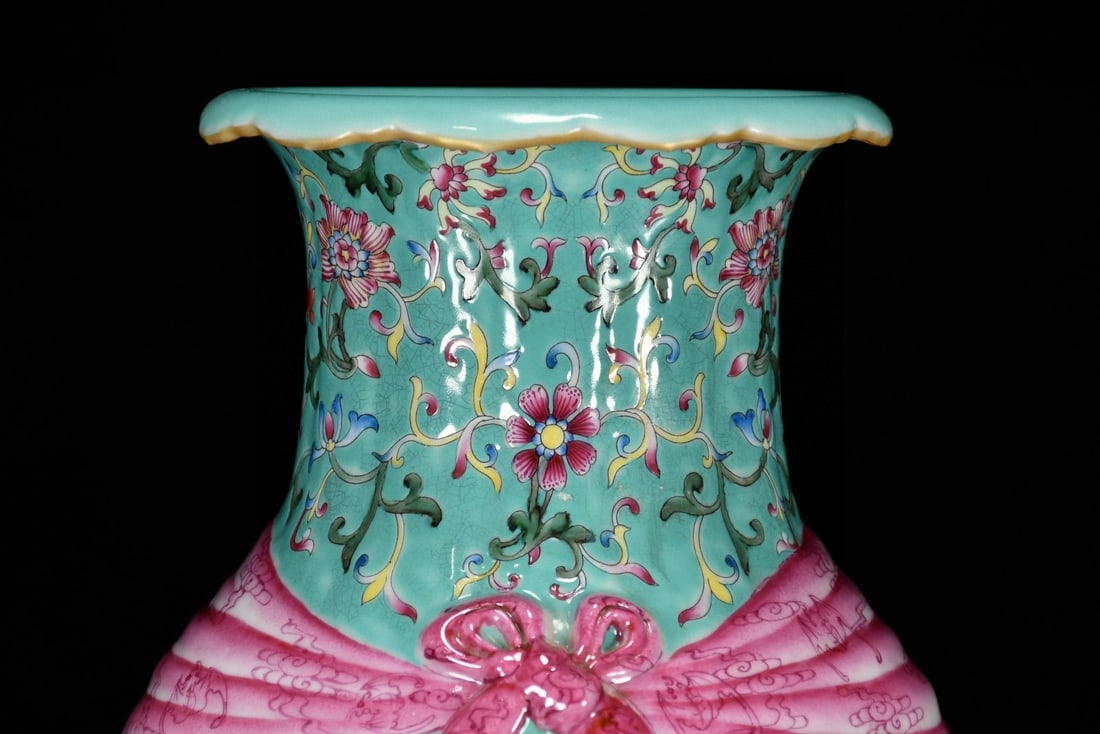 An Exquisite Enamel Flower Pattern Vase - 5