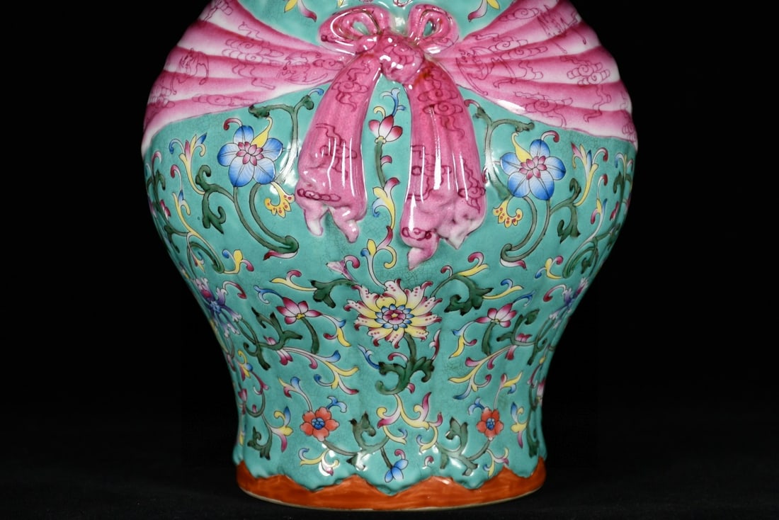 An Exquisite Enamel Flower Pattern Vase - 6