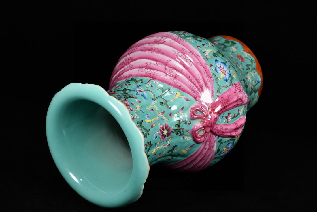 An Exquisite Enamel Flower Pattern Vase - 7