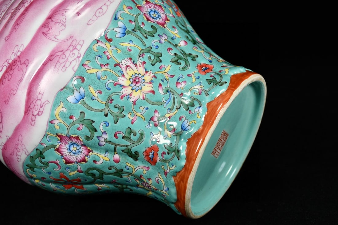An Exquisite Enamel Flower Pattern Vase - 8