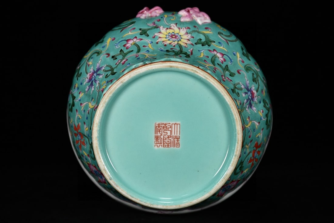An Exquisite Enamel Flower Pattern Vase - 9