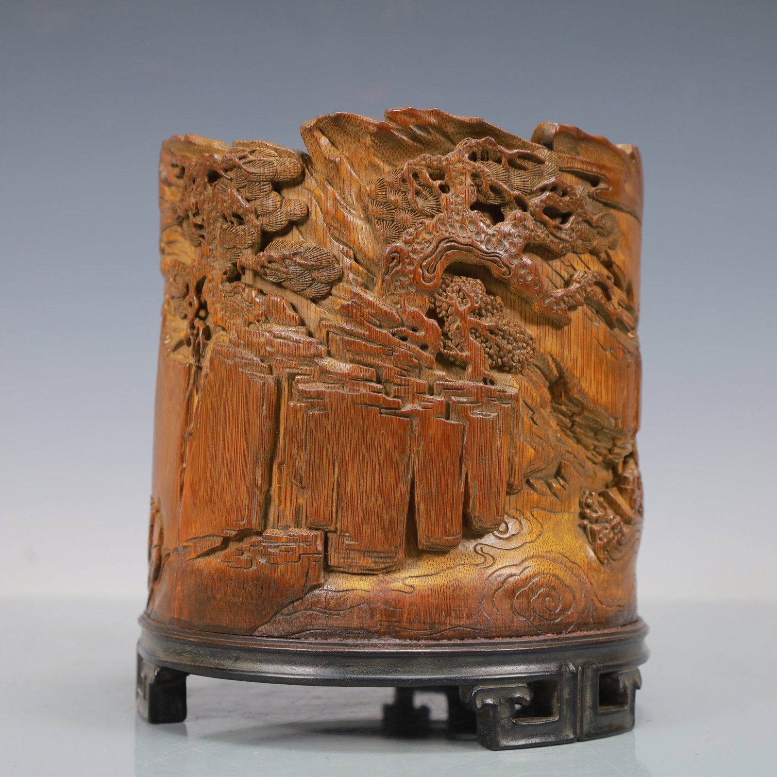 An Exquisite Bamboo Landscape Pattern Brush Pot: An Exquisite Bamboo Landscape Pattern Brush Pot,Qing Dynasty,China,Size:7.3inx6.1in,Weight:800g,竹雕山水纹笔筒,中国清代