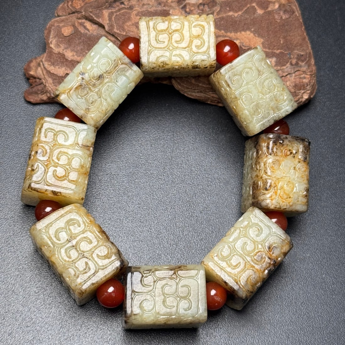 An Exquisite White Jade Bracelets: An Exquisite White Jade Bracelets,Han Dynasty,China,Size:0.7inx0.7inx0.9in,Weight:155g,白玉手串,中国汉代