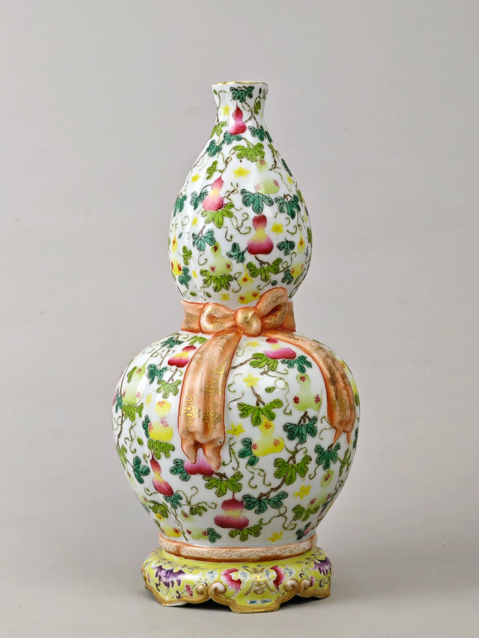 Famille-Rose Melon and Fruit Pattern Vase (1 of 8)