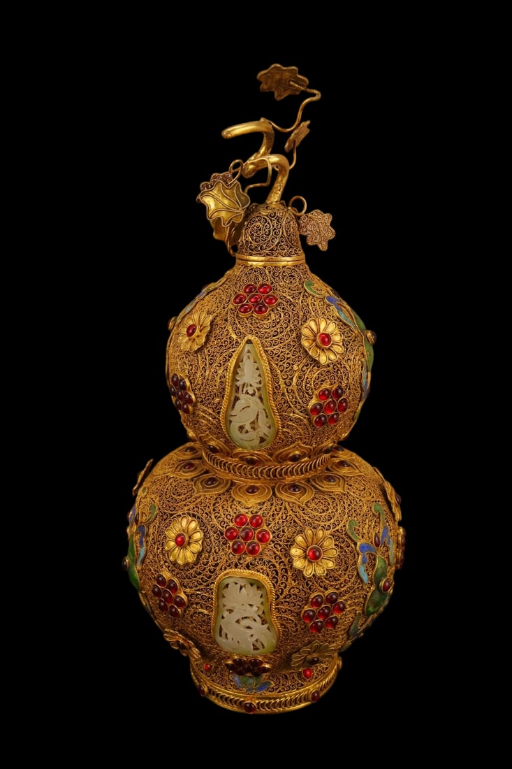 An Exquisite Filigree and Gilding Inlaid White Jade Gourd Ornament,Inlaid Gems: An Exquisite Filigree and Gilding Inlaid White Jade Gourd Ornament,Inlaid Gems,Qing Dynasty,China,Size:6.7inx6.7inx13.4in,Weight:892g,花丝鎏金镶白玉葫&#
