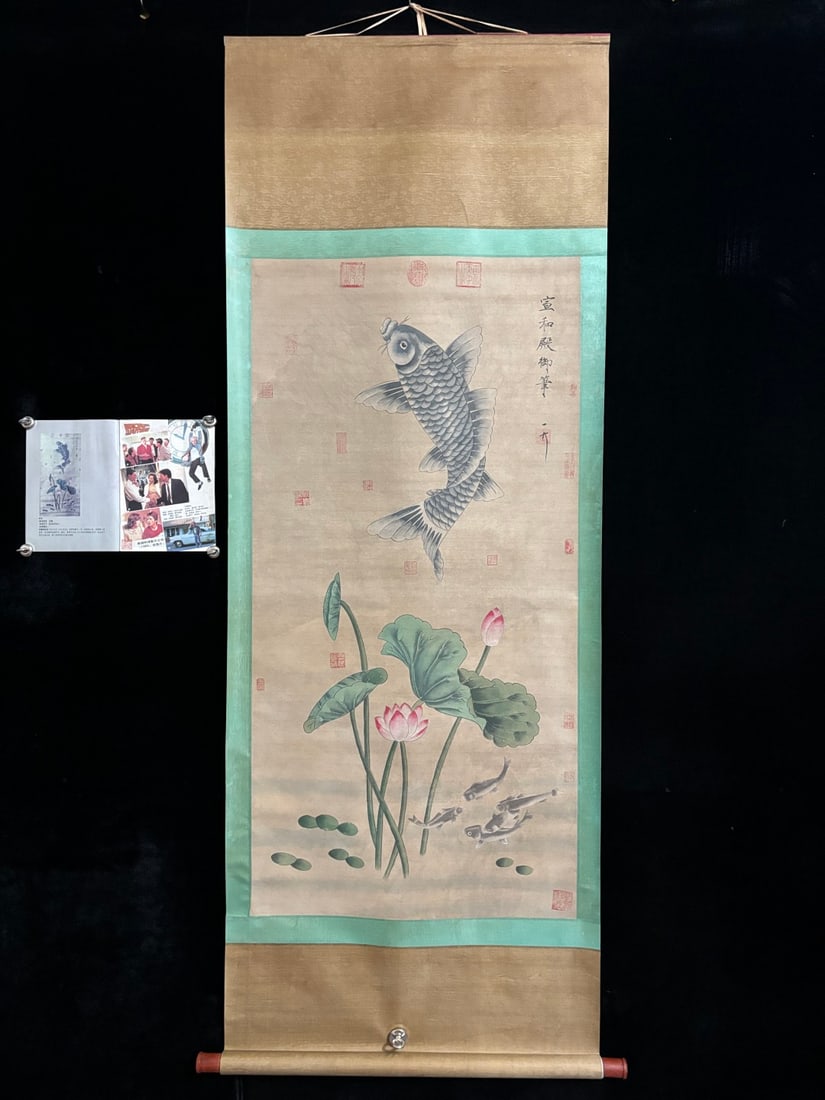 A Chinese Vertical Scroll Ink Painting of Flower and Fish on Paper: A Chinese Vertical Scroll Ink Painting of Flower and Fish on Paper,Song huizong,Size:(entirety)80.7inx31.5in,(Without frame)53.9inx27.2in,一幅中国水墨花ྦ