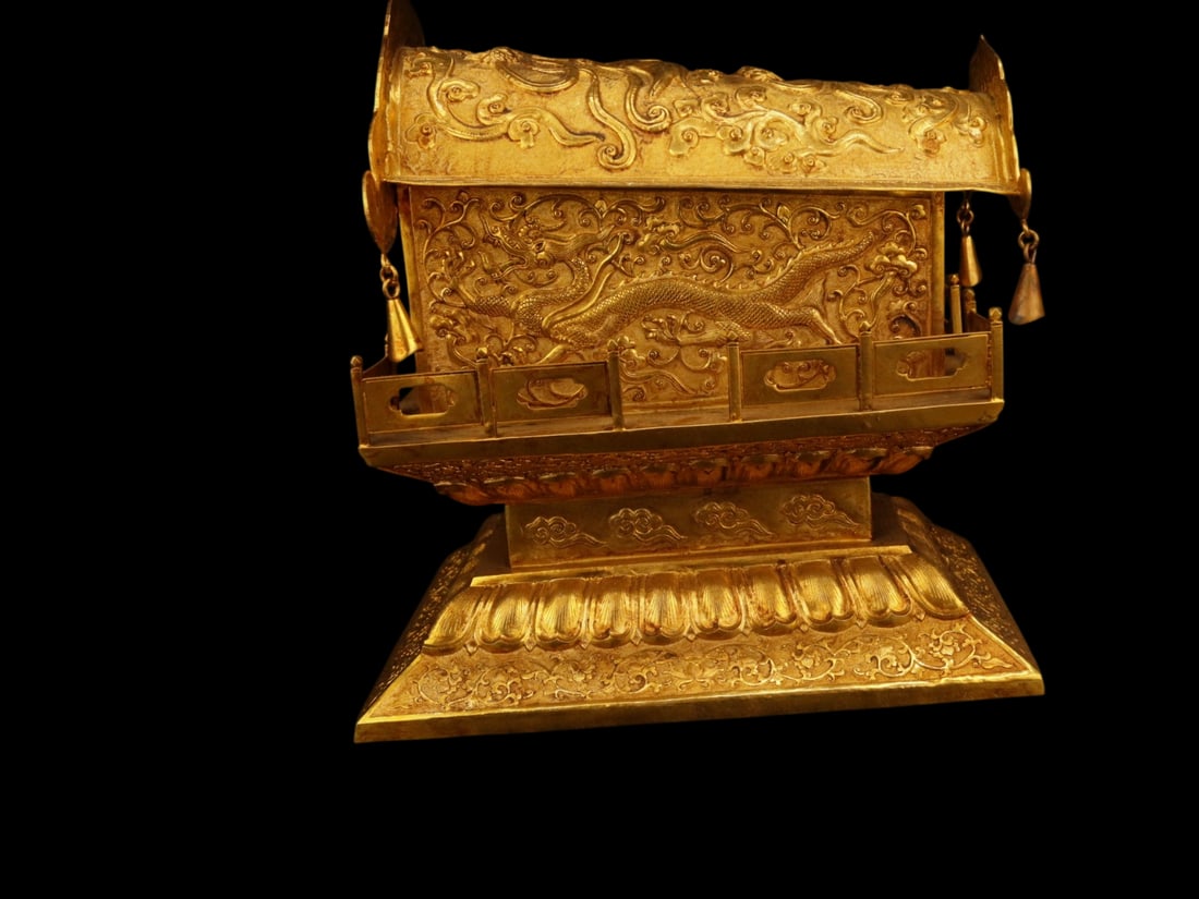 An Exquisite Gilt Bronze Dragon Pattern Coffin Ornament (1 of 9)