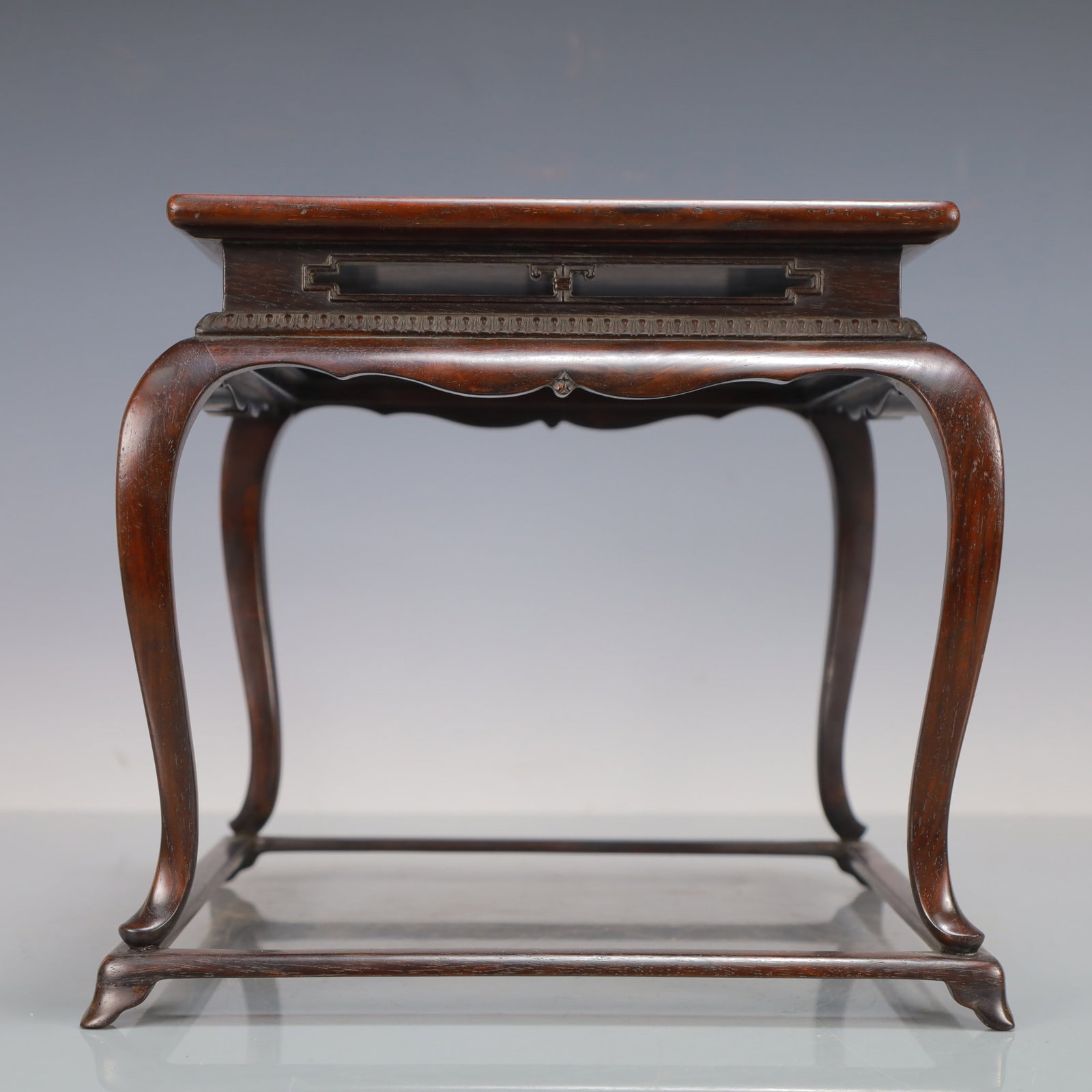 An Exquisite Zitanwood Table: An Exquisite Zitanwood Table,Qing Dynasty,China,Size:9.6inx9.6inx8.8in,Weight:950g,紫檀木桌子,中国清代