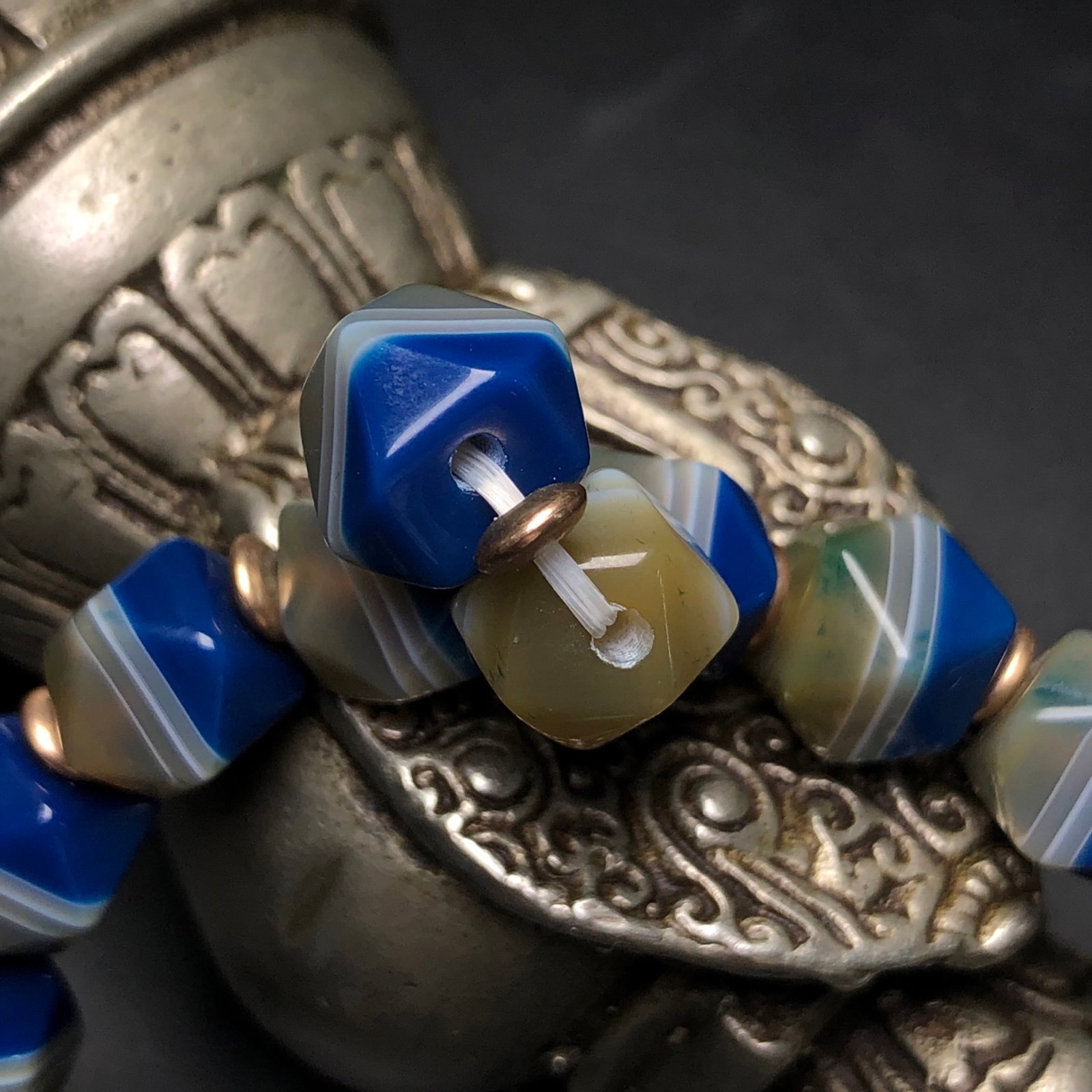 An Exquisite Agate Bracelets - 9