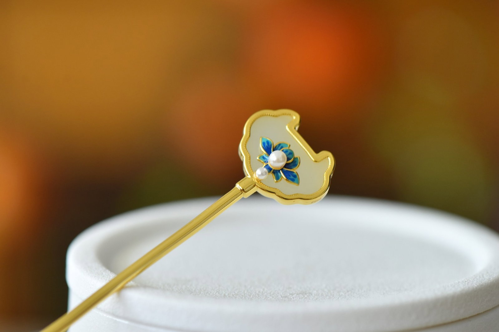 An Exquisite Sterling Silver-Gold Plated Inlaid White Jade Hairpin,Inlaid Pearls: An Exquisite Sterling Silver-Gold Plated Inlaid White Jade Hairpin,Inlaid Pearls,Size:15mmx20mm 纯银镀金镶白玉发簪,嵌珍珠