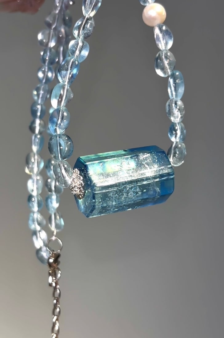 An Exquisite Aquamarine Pendant: An Exquisite Aquamarine Pendant,Size:24mmx17mm,Weight:29.1g 海蓝宝吊坠