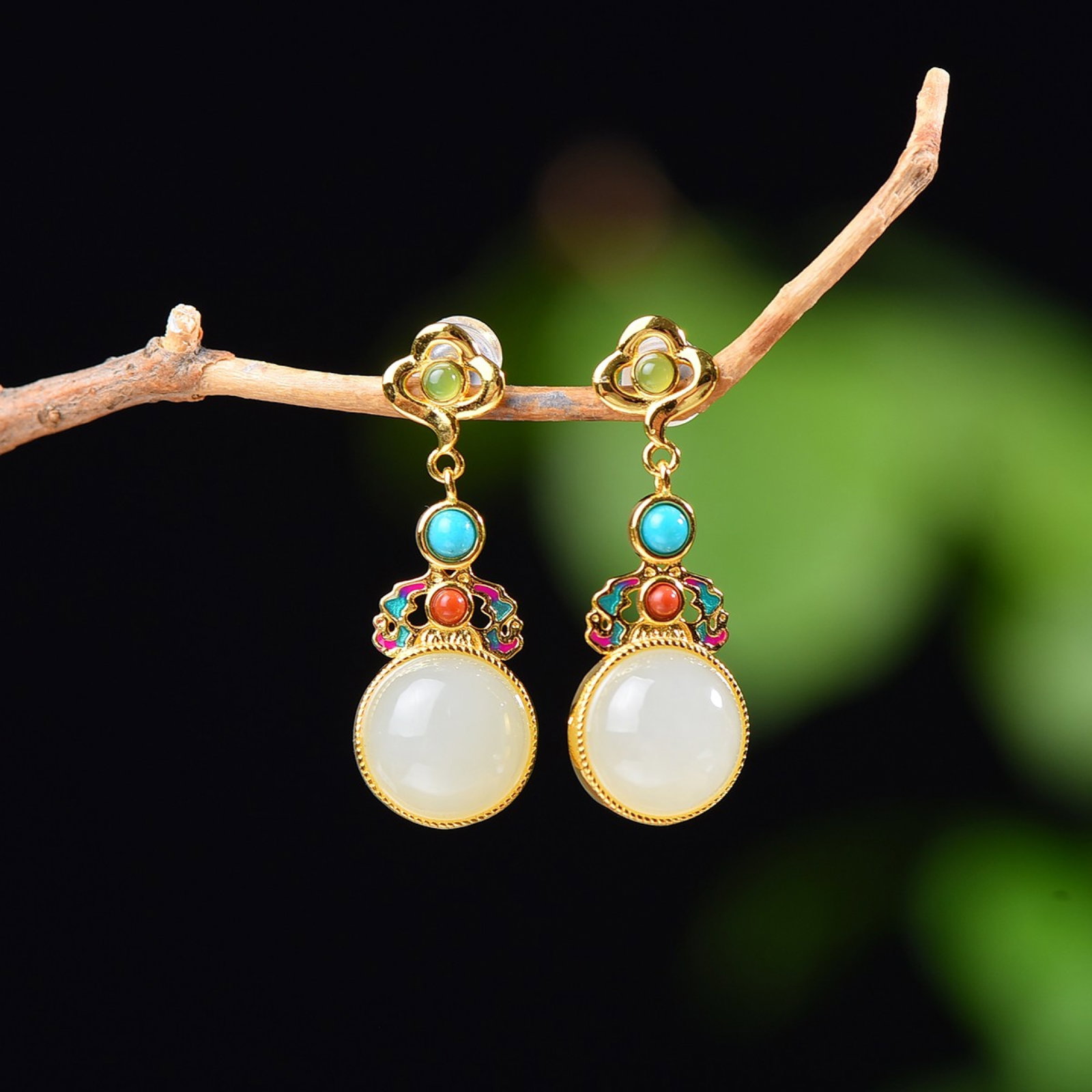 A Pair of Exquisite Sterling Silver-Gold Plated Inlaid White Jade Enamel Earrings,Inlaid Turquoise: A Pair of Exquisite Sterling Silver-Gold Plated Inlaid White Jade Enamel Earrings,Inlaid Turquoise,Size:10mmx10mm