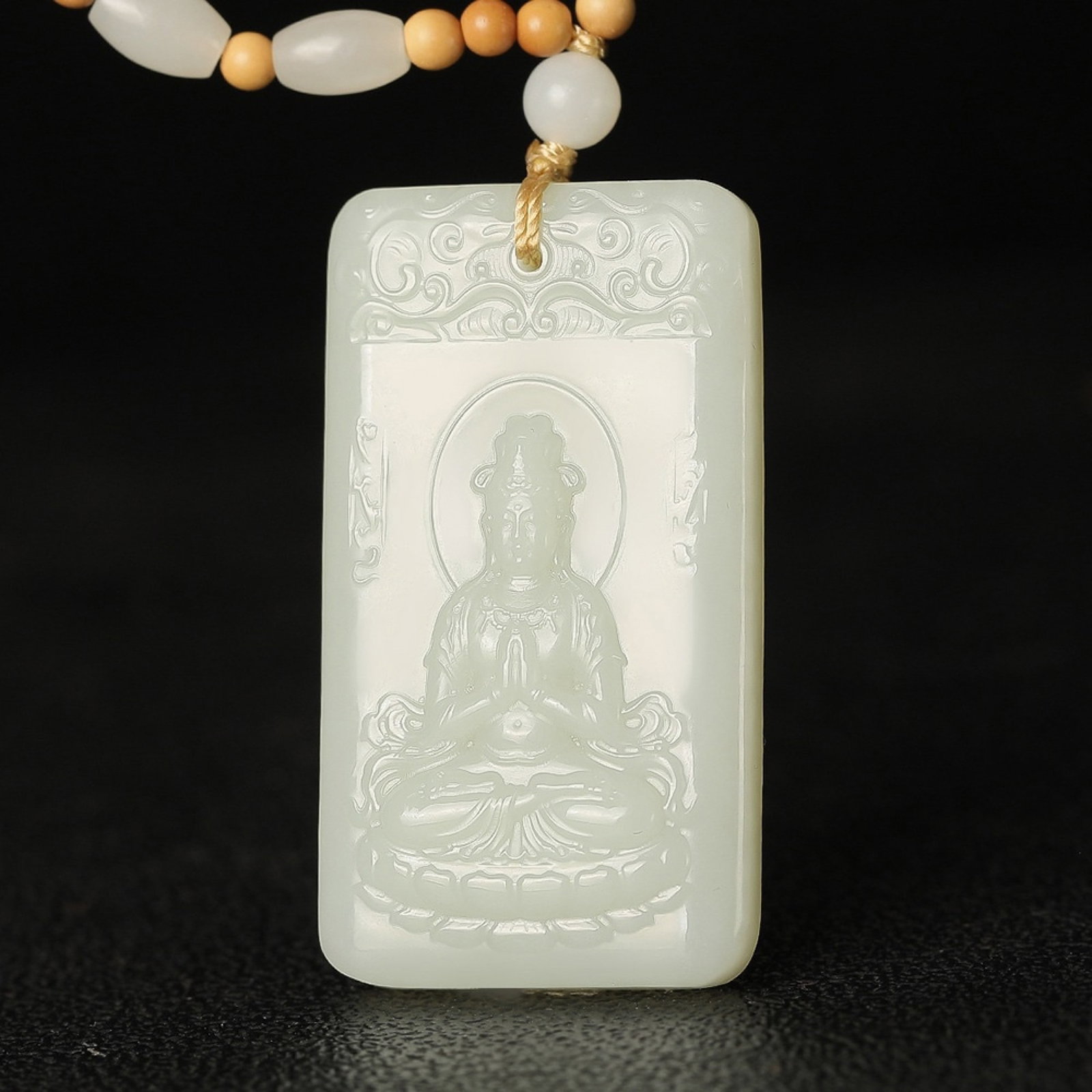 An Exquisite White Jade Statue of Avalokitesvara Pendant: An Exquisite White Jade Statue of Avalokitesvara Pendant,Size:50mmx27mmx8mm 白玉观音像挂件