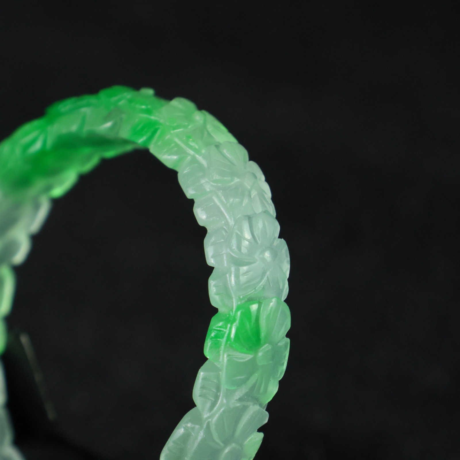 An Exquisite Jadeite Flower Pattern Bracelets - 4