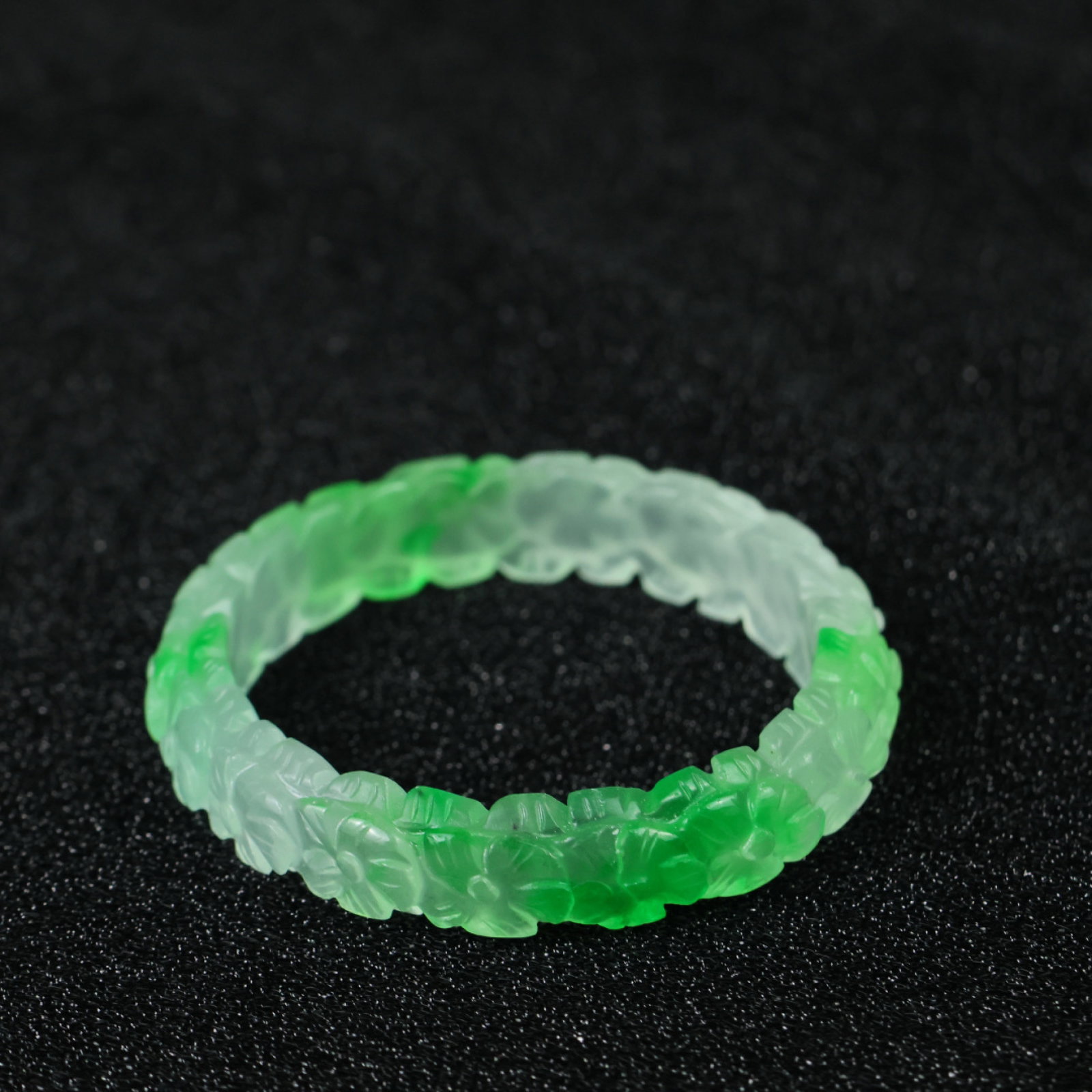 An Exquisite Jadeite Flower Pattern Bracelets - 6