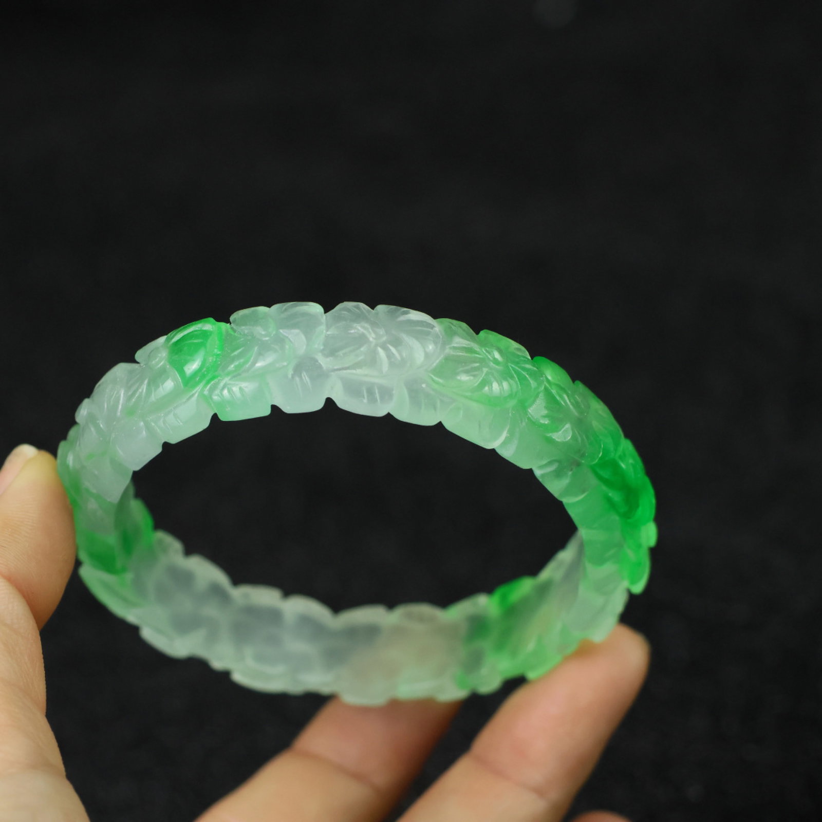 An Exquisite Jadeite Flower Pattern Bracelets - 9