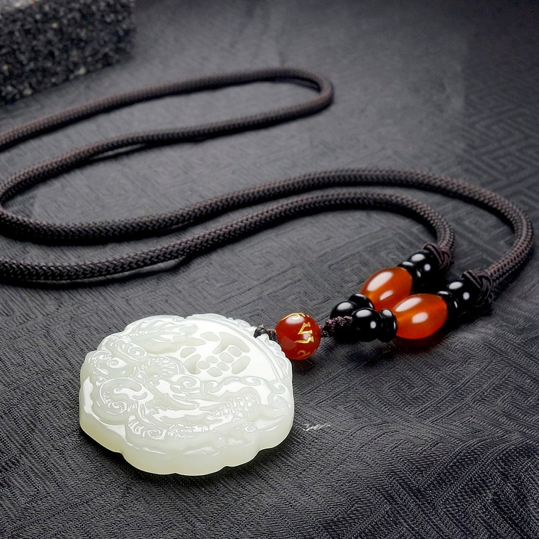 An Exquisite White Jade Dragon Pattern Pendant - 6