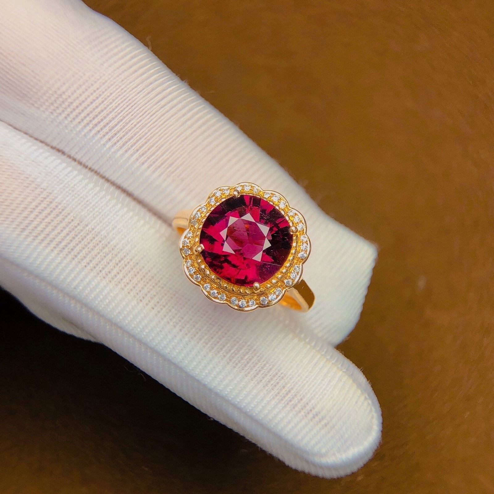 4.05Ctw Sterling Silver-Gold Plated Inlaid Natural Tourmaline Ring: 4.05Ctw Sterling Silver-Gold Plated Inlaid Natural Tourmaline Ring,Size:9.1mmx9.2mm 4.05Ctw纯银镀金嵌天然碧玺戒指