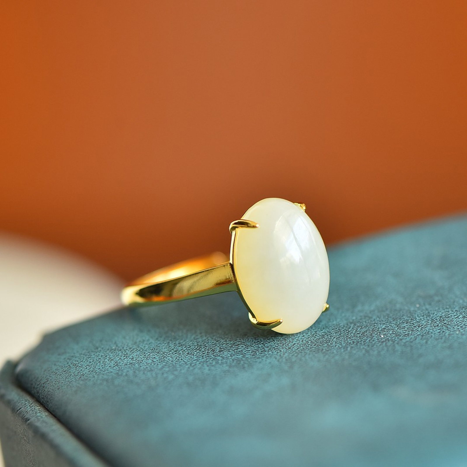 An Exquisite Sterling Silver-Gold Plated Inlaid White Jade Ring: An Exquisite Sterling Silver-Gold Plated Inlaid White Jade Ring,Size:10mmx14mm 纯银镀金镶白玉戒指