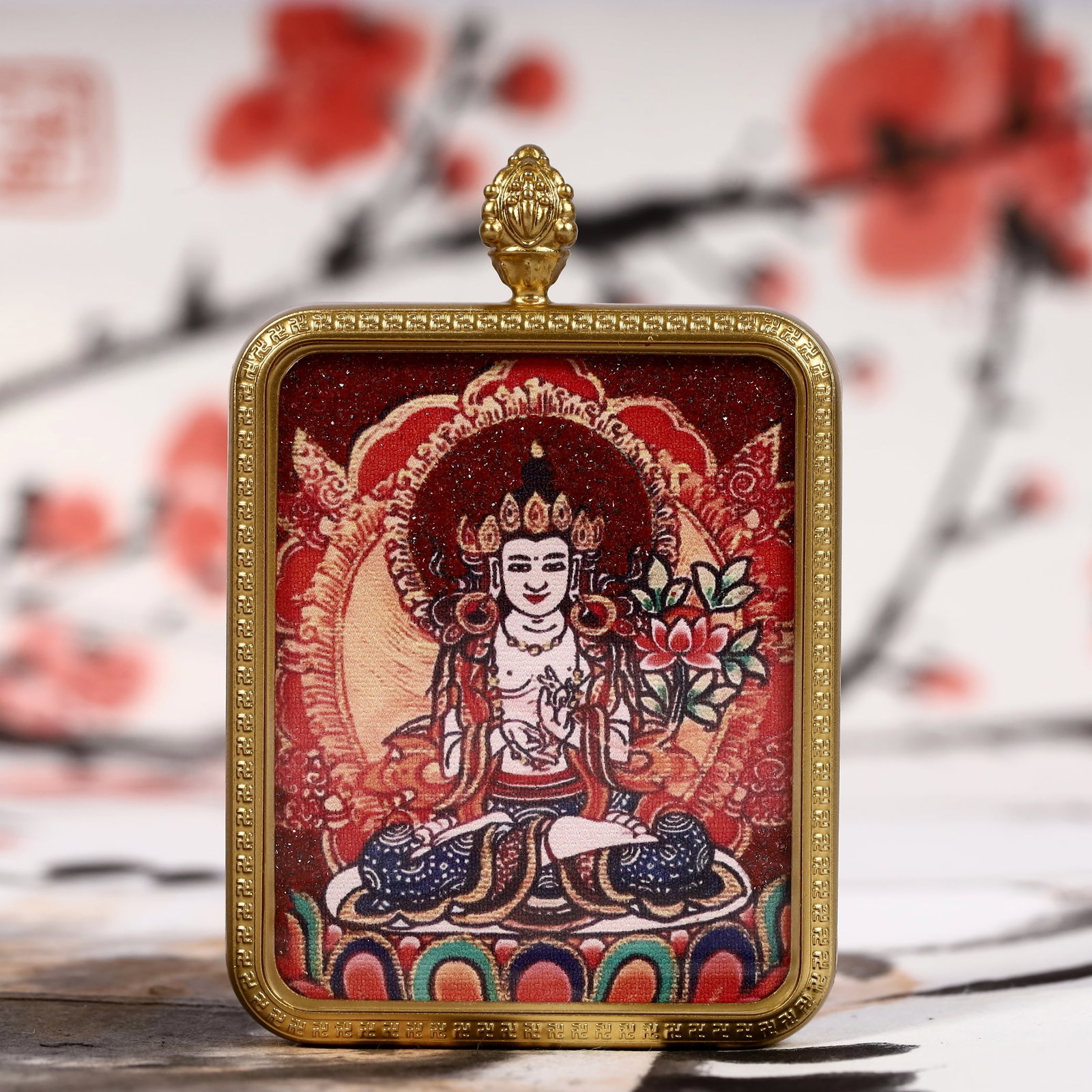 An Exquisite Painted Color Statue of Avalokitesvara Tangka: An Exquisite Painted Color Statue of Avalokitesvara Tangka,Size:2inx2.8in 彩绘观音像唐卡