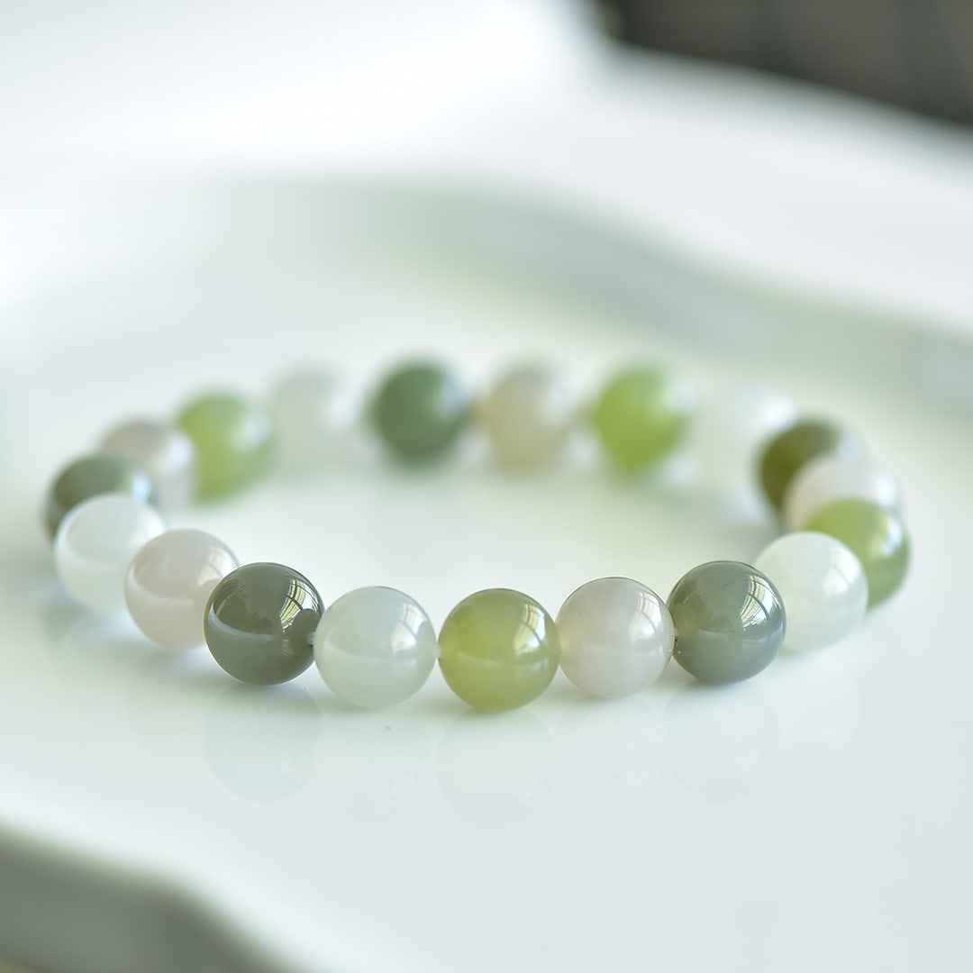 An Exquisite Hotan Jade Bracelets: An Exquisite Hotan Jade Bracelets,Size:10mm 和田玉手串