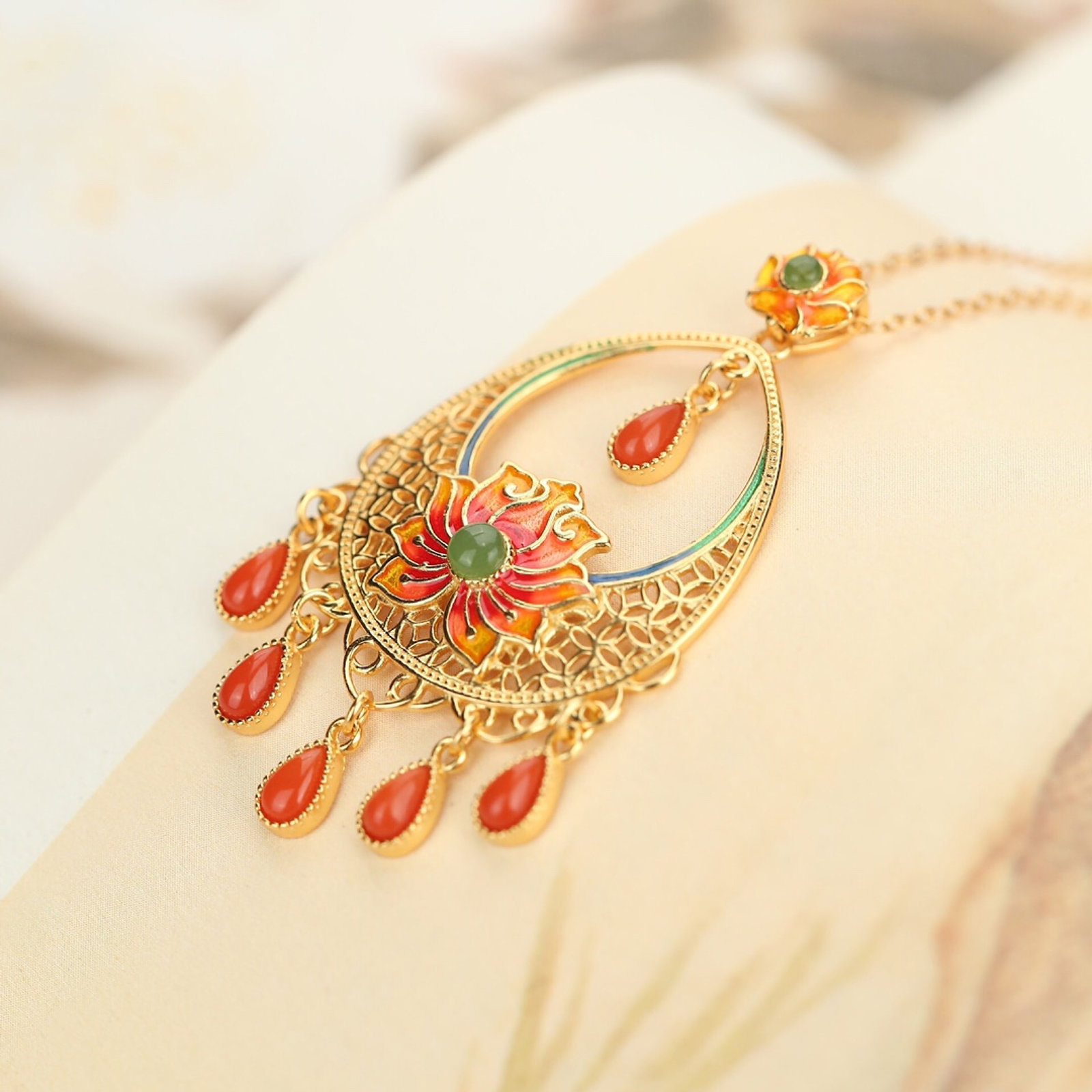 An Exquisite Sterling Silver-Gold Plated Inlaid Agate Enamel Pendant,Inlaid Jasper: An Exquisite Sterling Silver-Gold Plated Inlaid Agate Enamel Pendant,Inlaid Jasper 纯银镀金镶玛瑙珐琅吊坠,嵌碧玉